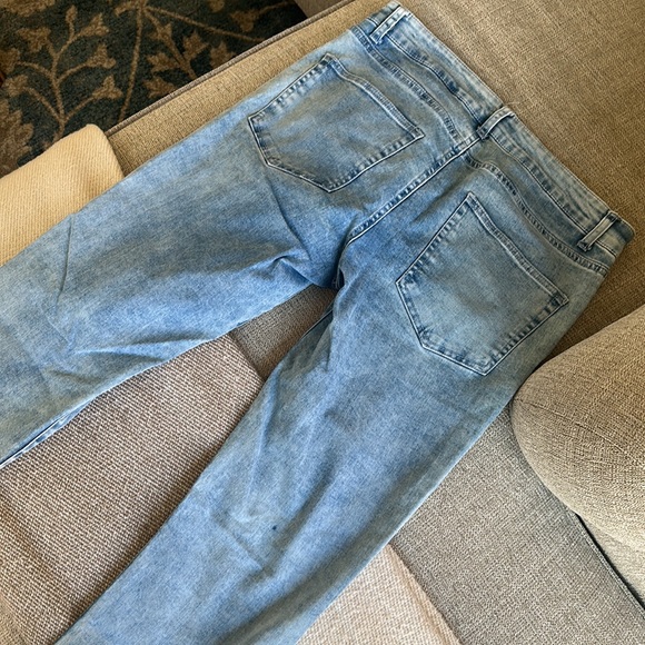 Forever 21 Men’s Distressed Straight Jeans - Picture 4 of 4